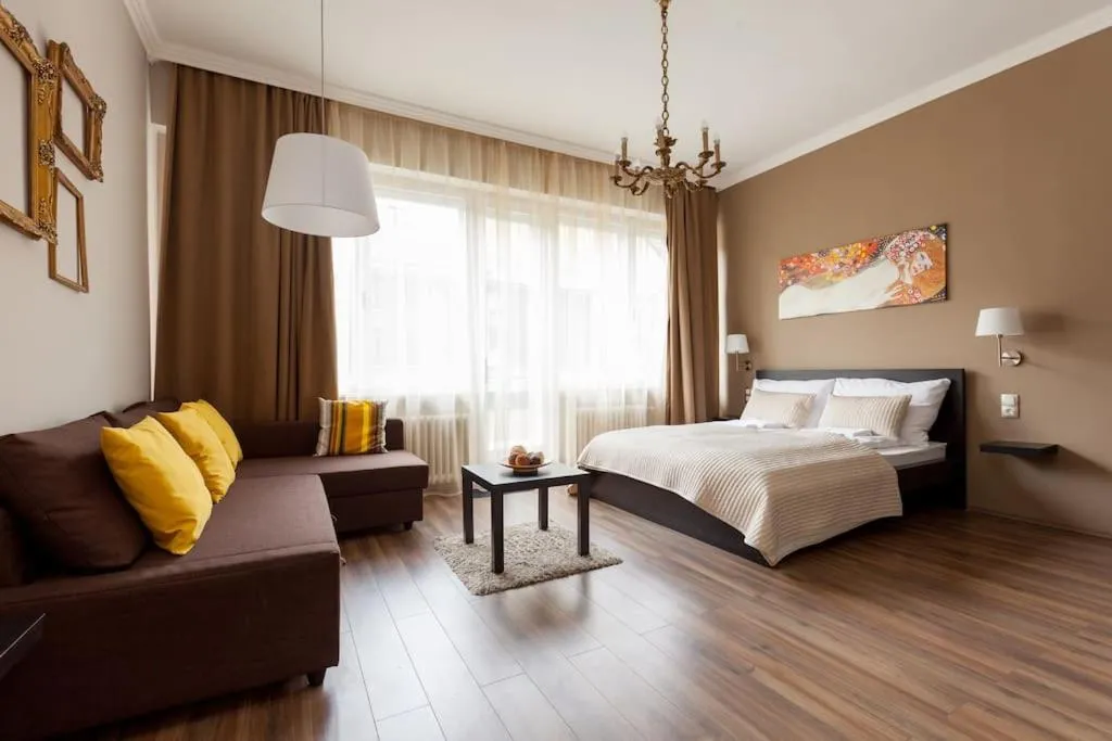 Image 1 of Art Deco Apartment 3 Bedroom, 3 Bathroom, Balcony