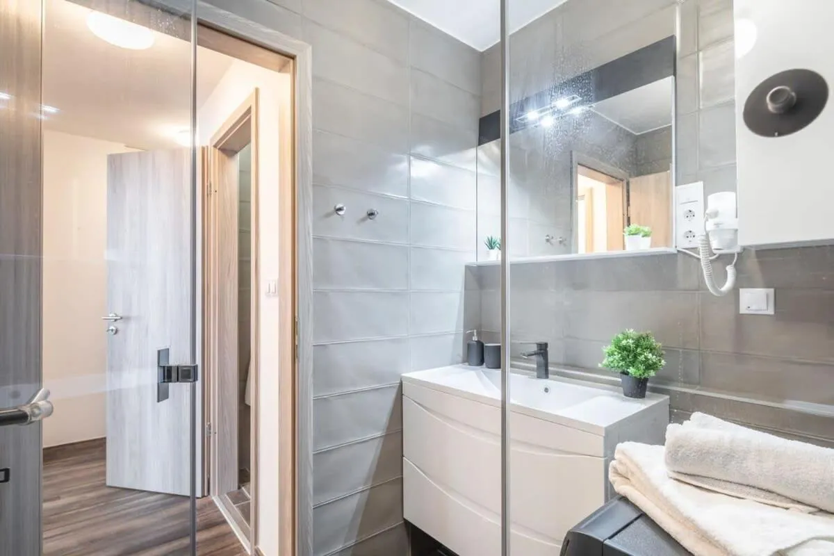 Image 2 of Balcony – Easy Parking – Comfy Home