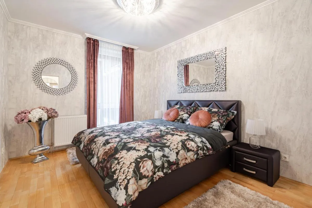 Image 6 of Beautiful three bedrooms apartment with free parking close to the Danube Coast