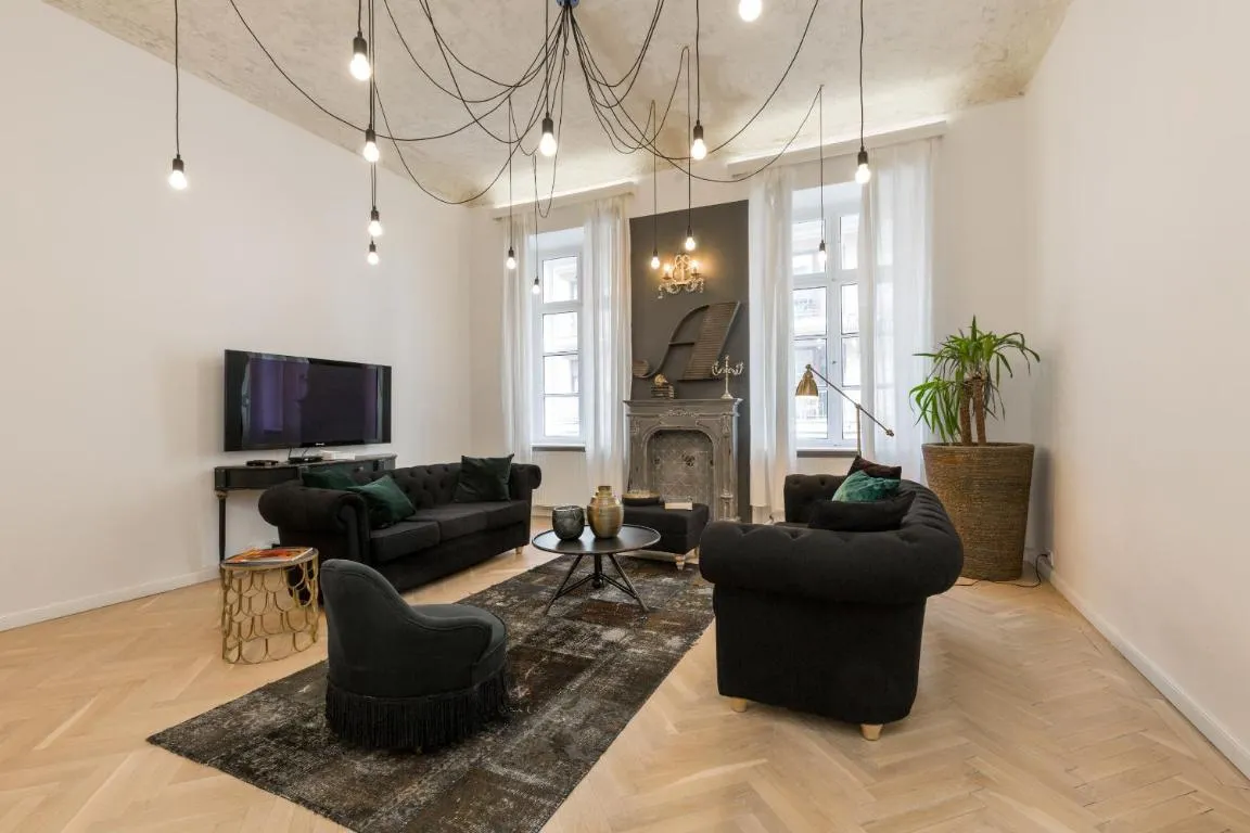 Image of Bohemian Dream Home In The Absolute Center w 2BR/2BT