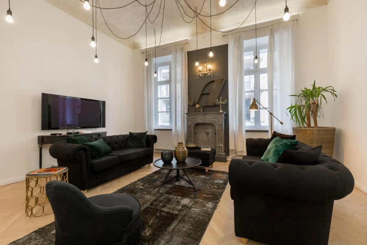 Image 4 of Bohemian Dream Home In The Absolute Center w 2BR/2BT