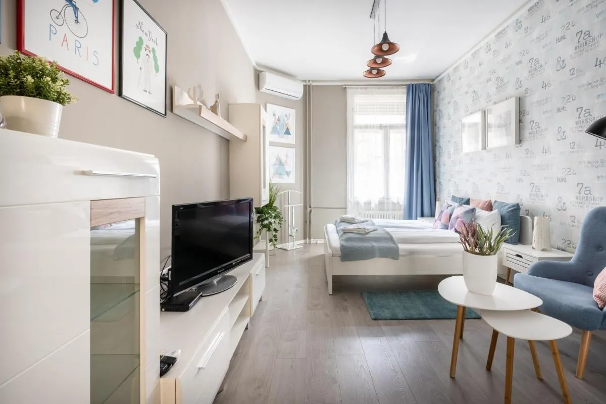 Image 4 of BpR Chic Gem in the Heart of the City