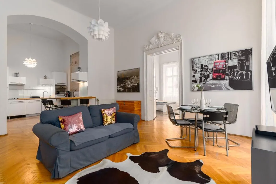 Image of Broadway apartment downtown at the Opera