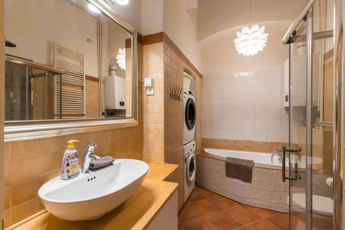 Image 2 of Broadway apartment downtown at the Opera