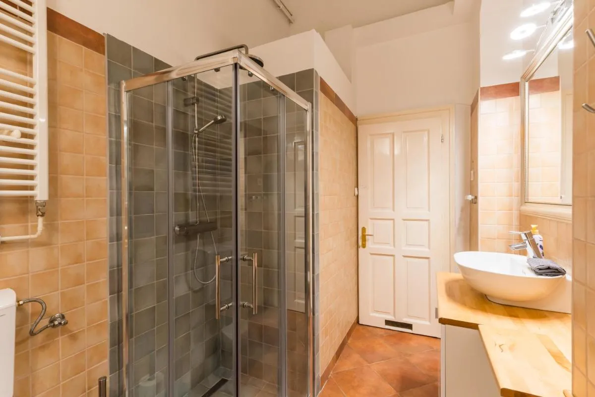 Image 6 of Broadway apartment downtown at the Opera