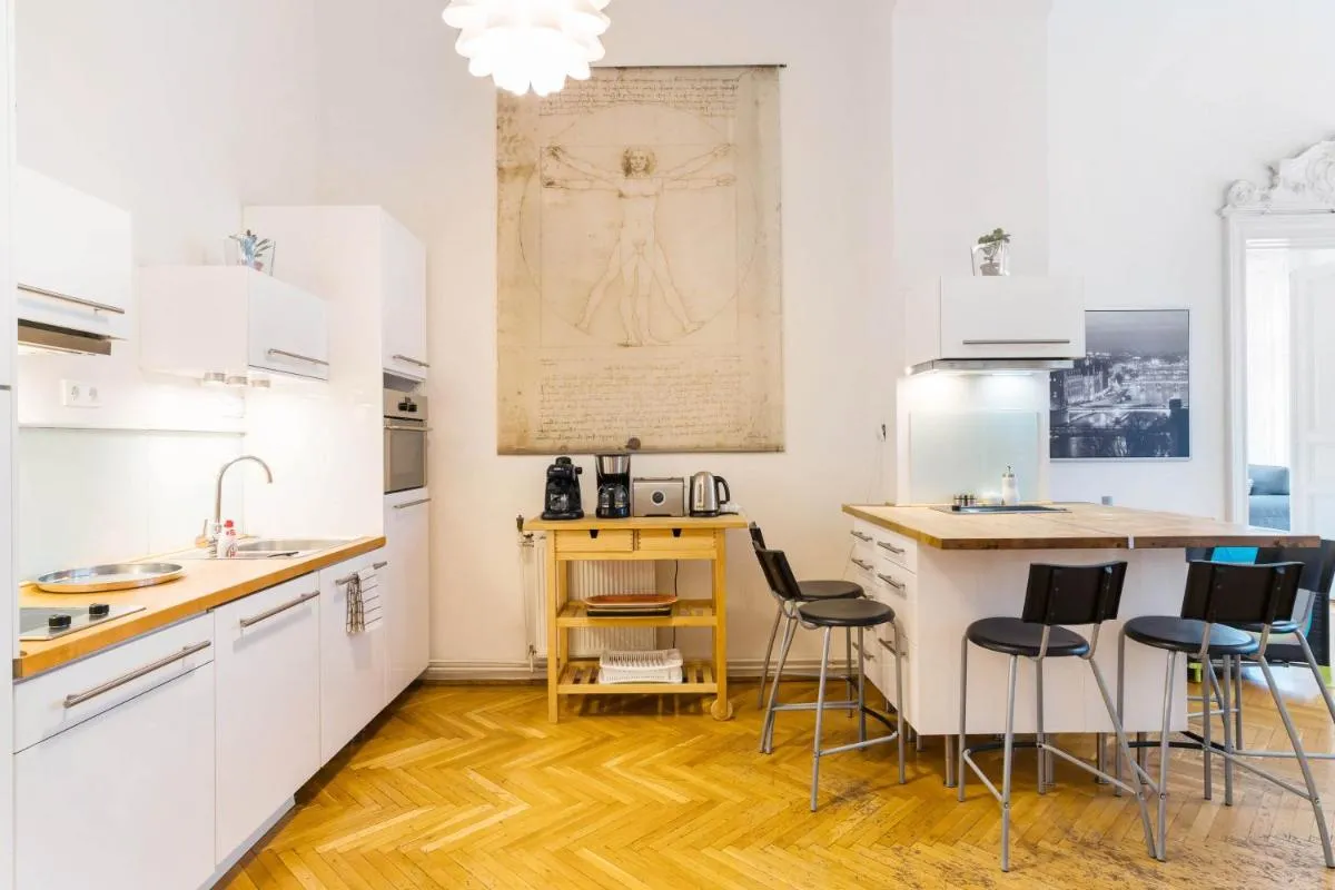 Image 3 of Broadway apartment downtown at the Opera