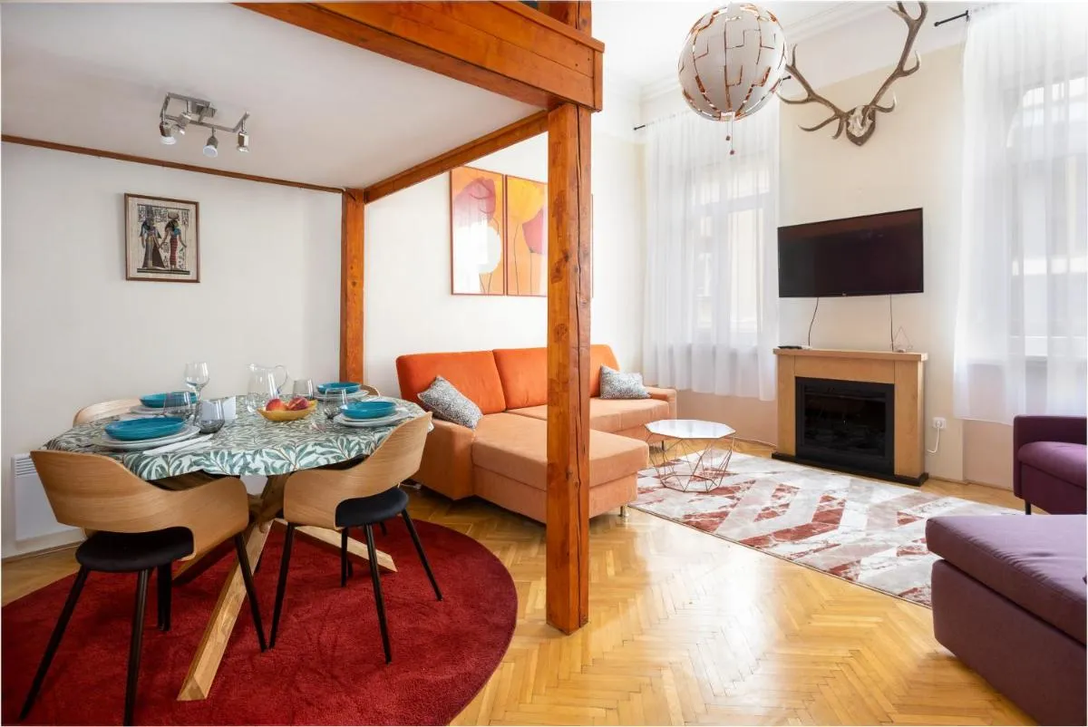 Image 4 of Central Design Apartment