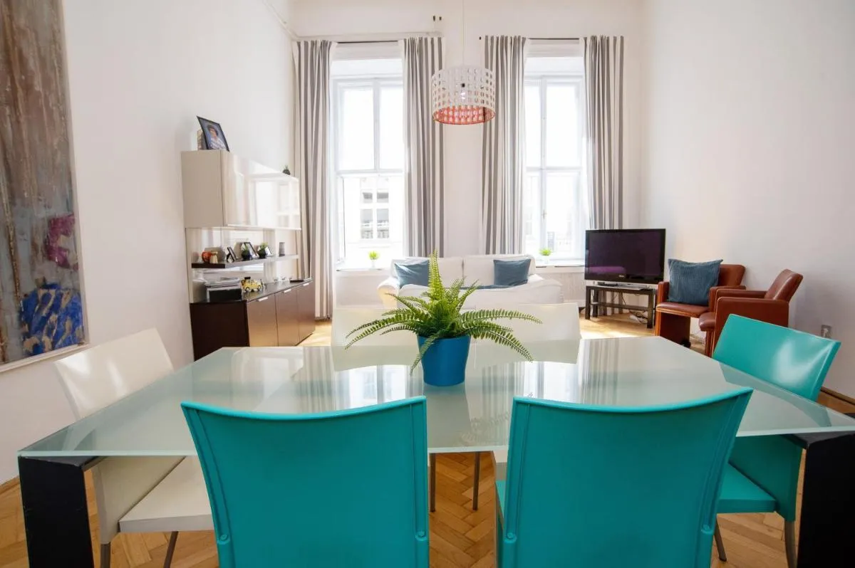 Image 2 of Charming flat close to Danube and 4-Seasons Hotel