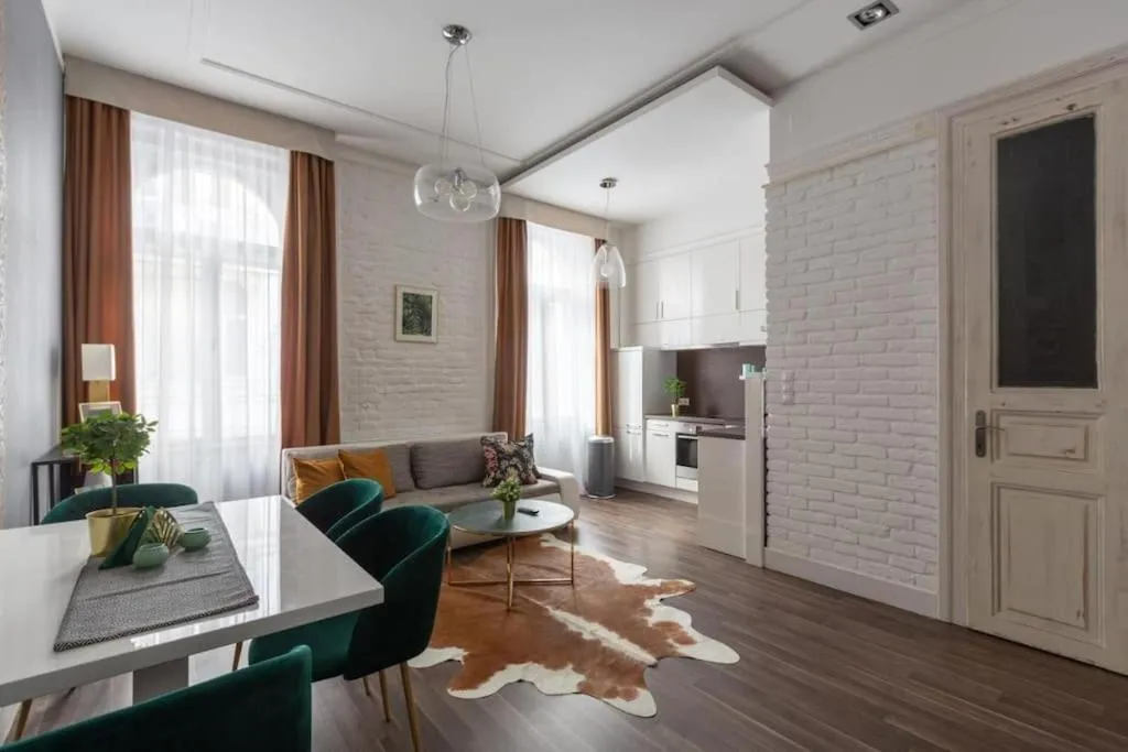 Image 3 of Chic, Captivating Space Near Opera House