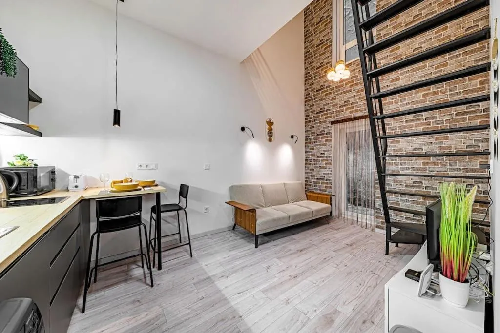 Image 3 of Chic Loft BP: Industrial Gem