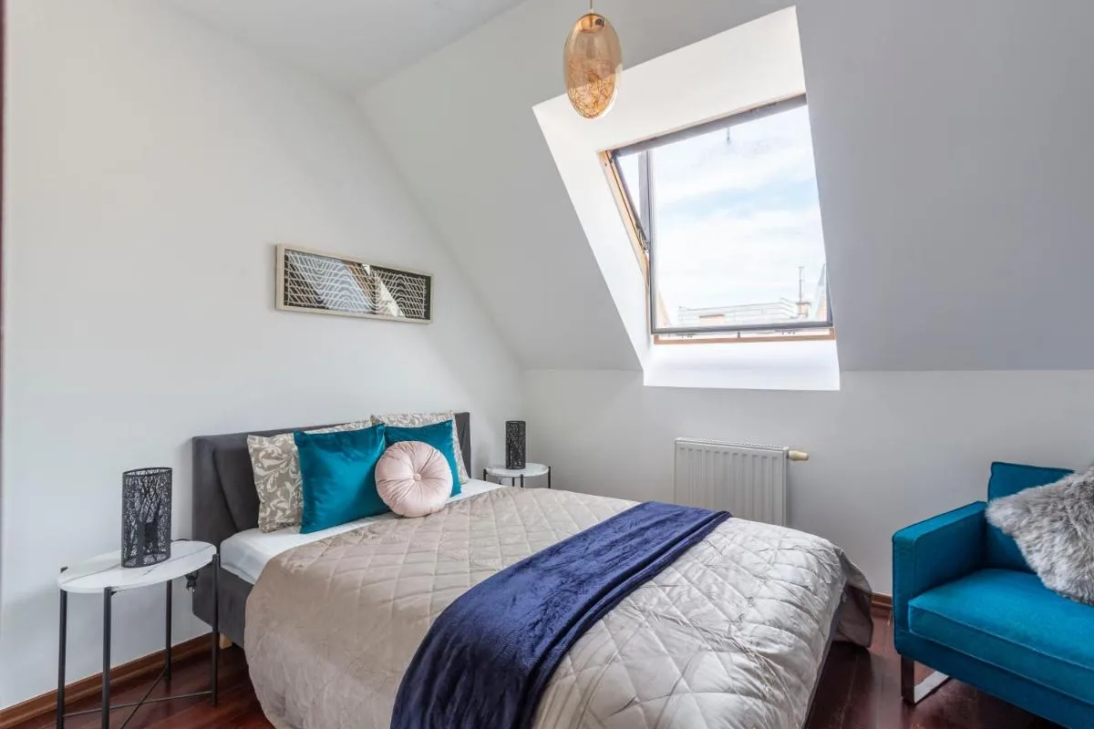 Image 1 of Deluxe Central Quentin Apartment 3BEDRM, 2BATHRM