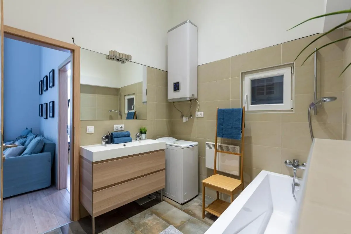 Image 2 of Deluxe Downtown Home by Elisabeth