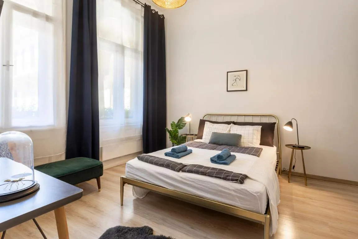 Image of Deluxe Downtown Home by Elisabeth