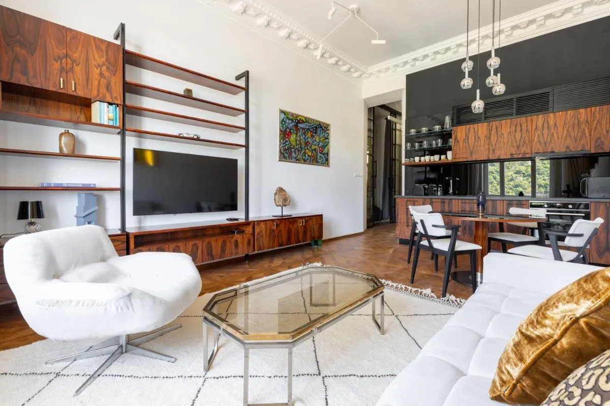 Image 4 of Designer Dream Home with Stunning View