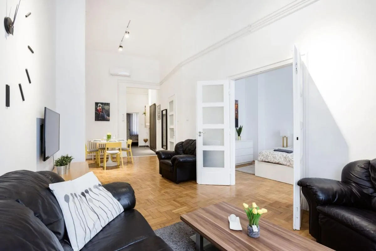 Image 4 of Elegant Apartment in Super Central Location