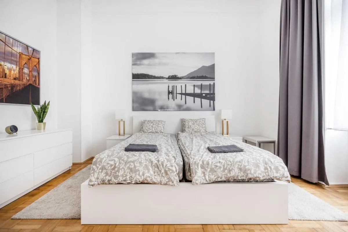 Image 6 of Elegant Apartment in Super Central Location