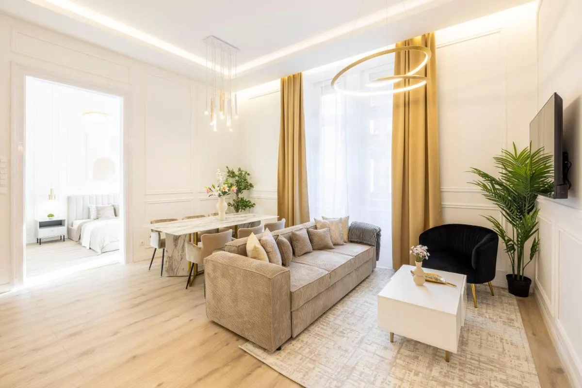 Image 3 of Exclusive & Prestigious Central Residence w/ Balcony