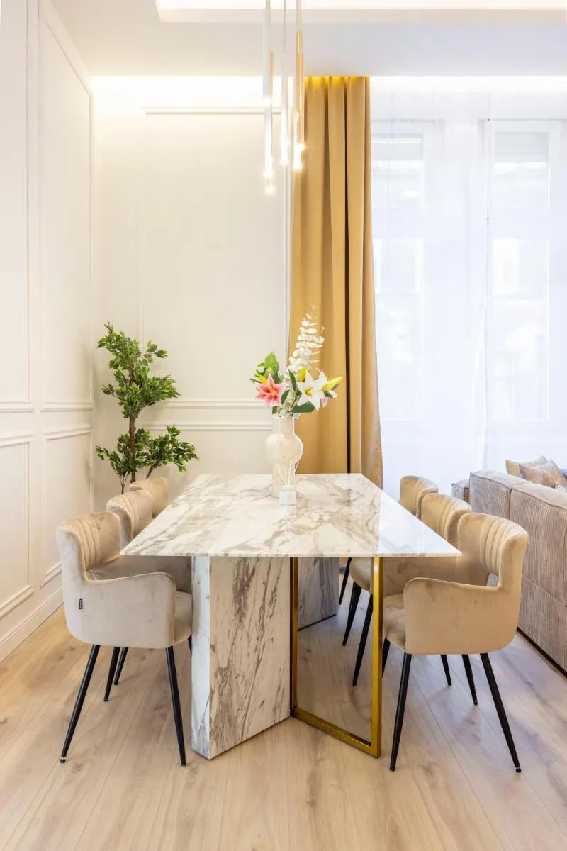 Image 4 of Exclusive & Prestigious Central Residence w/ Balcony