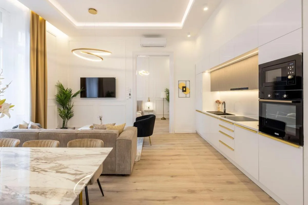 Image 5 of Exclusive & Prestigious Central Residence w/ Balcony