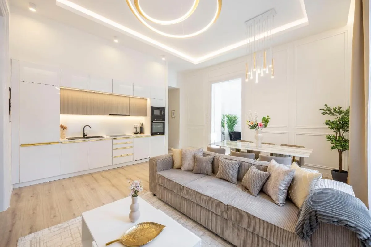 Image 1 of Exclusive & Prestigious Central Residence w/ Balcony