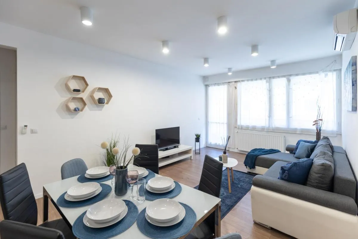 Image 2 of Gems of Budapest – Sapphire Suite