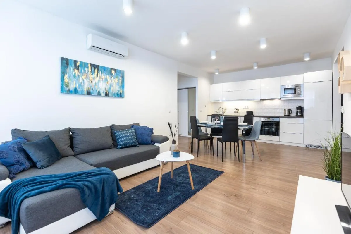 Image 1 of Gems of Budapest – Sapphire Suite