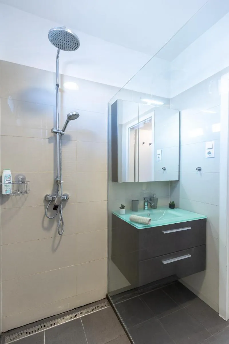 Image 4 of Gems of Budapest – Sapphire Suite