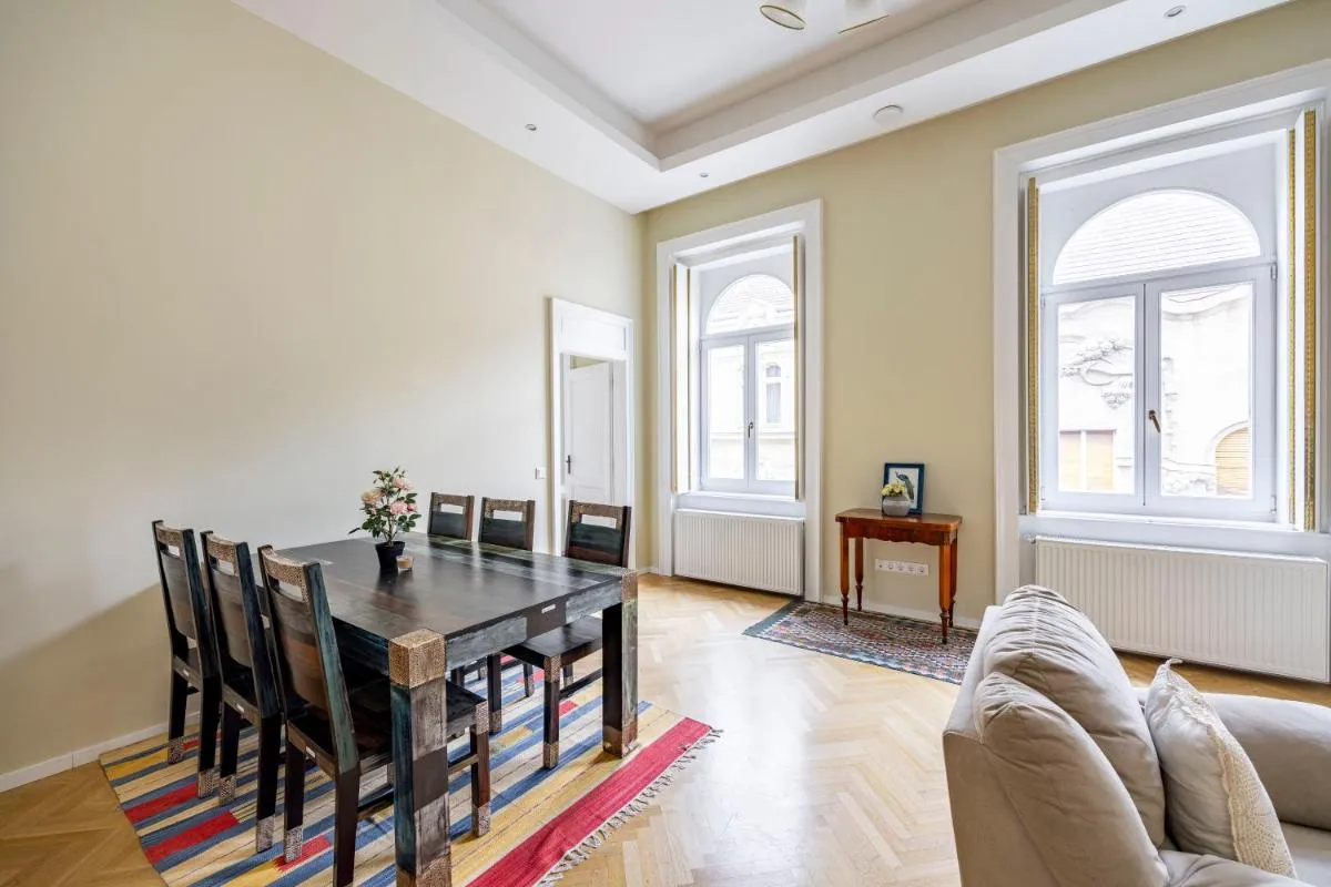 Image 4 of Graceful & Cozy Dream Home next to the Opera House