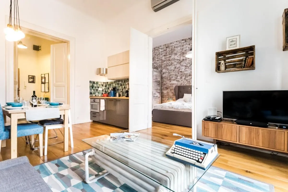 Image 4 of Hip loft style home near Vaci street