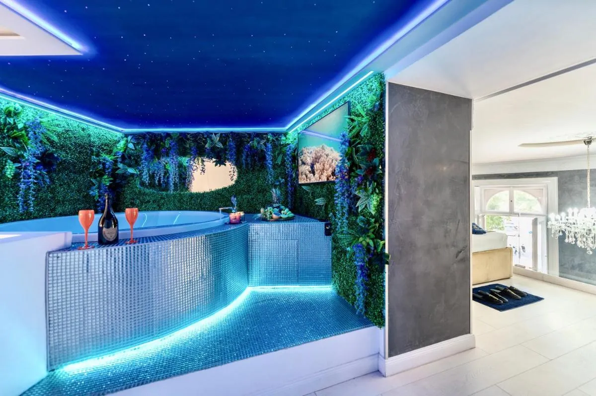 Image 2 of Jacuzzi Basilica view