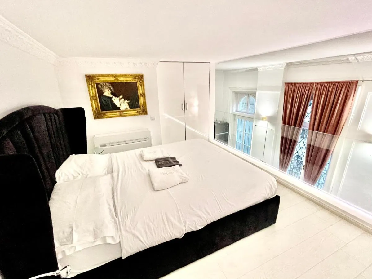 Image 6 of Jacuzzi Opera Suite