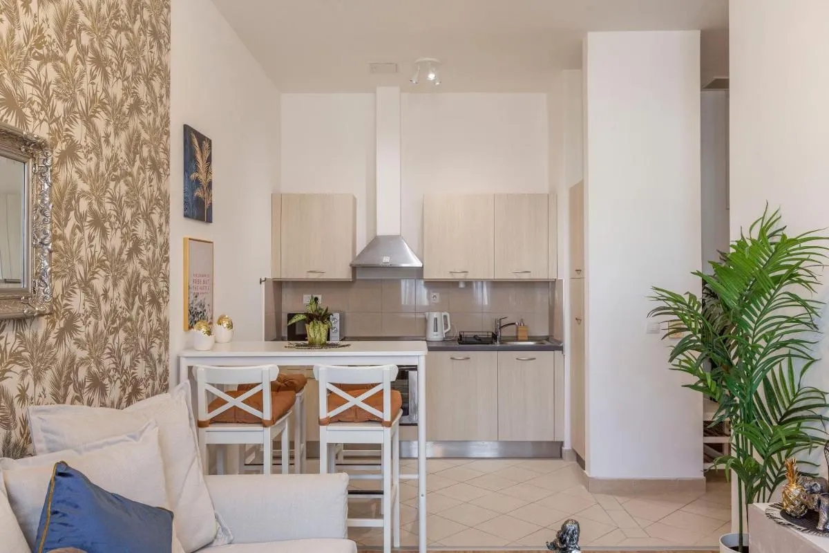 Image 3 of Luxurious Art Deco Apartment in the King Street