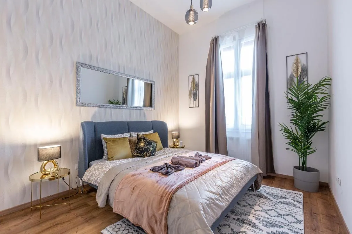 Image 6 of Luxurious Art Deco Apartment in the King Street