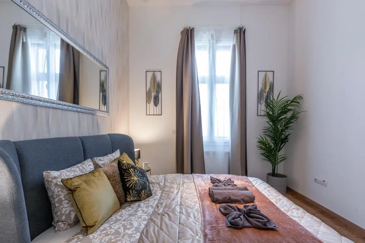 Image 1 of Luxurious Art Deco Apartment in the King Street