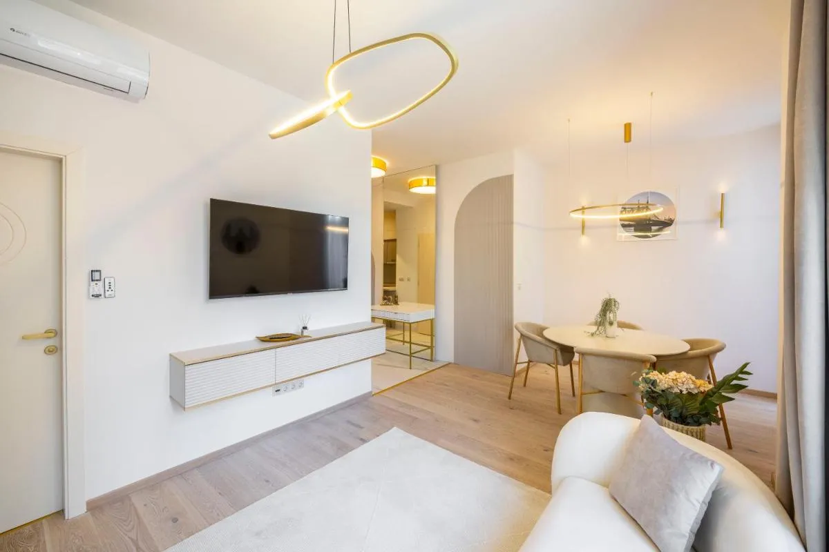 Image 2 of Luxurious Central Apartment w/ a Stunning View to the Basilica