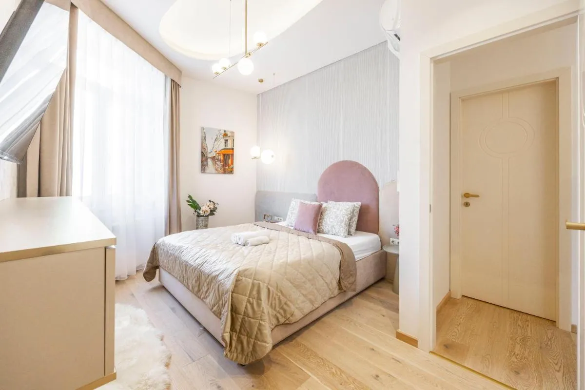 Image 1 of Luxurious Central Apartment w/ a Stunning View to the Basilica