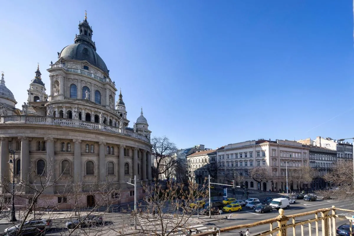 Image 4 of Luxurious Central Apartment w/ a Stunning View to the Basilica