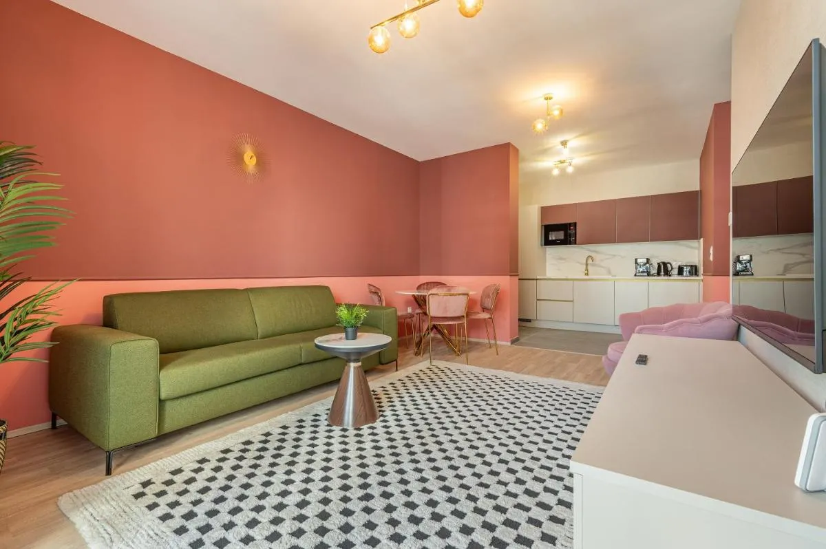 Image 3 of Luxury condo w balcony next to Andrassy road