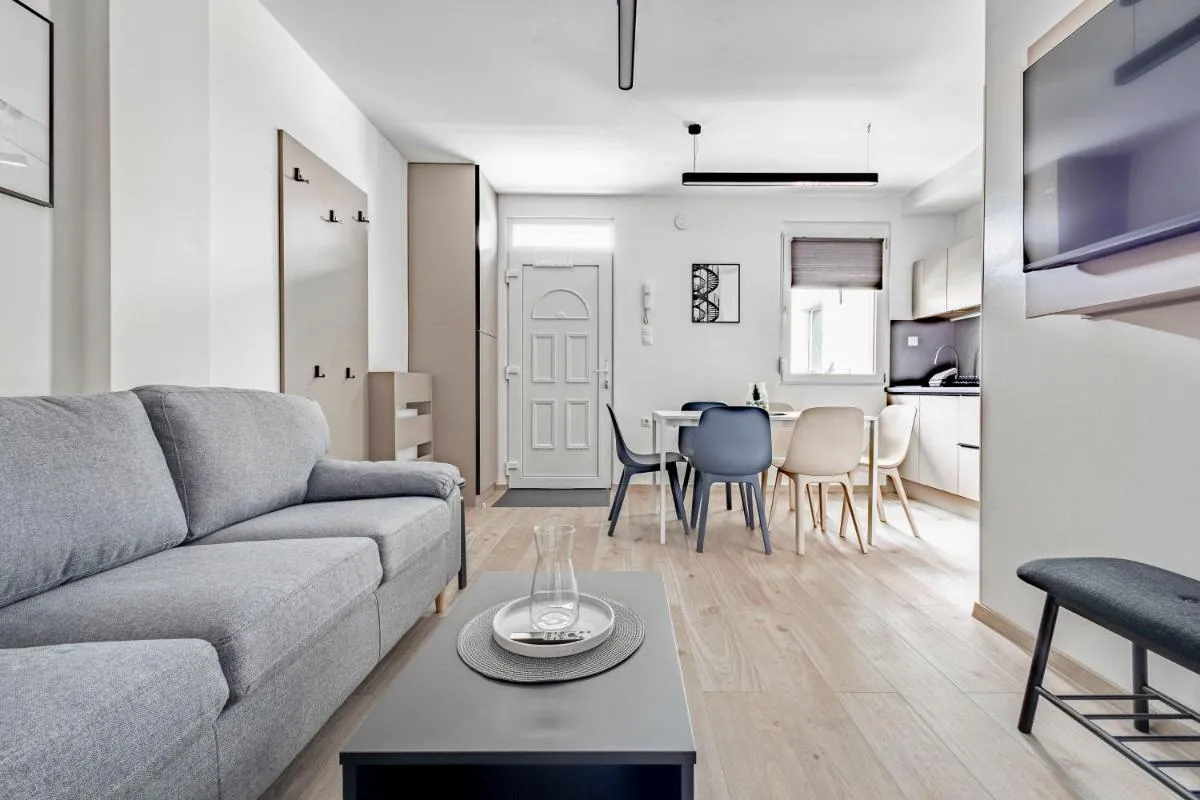 Image 4 of Naomi & Sophia Apartman