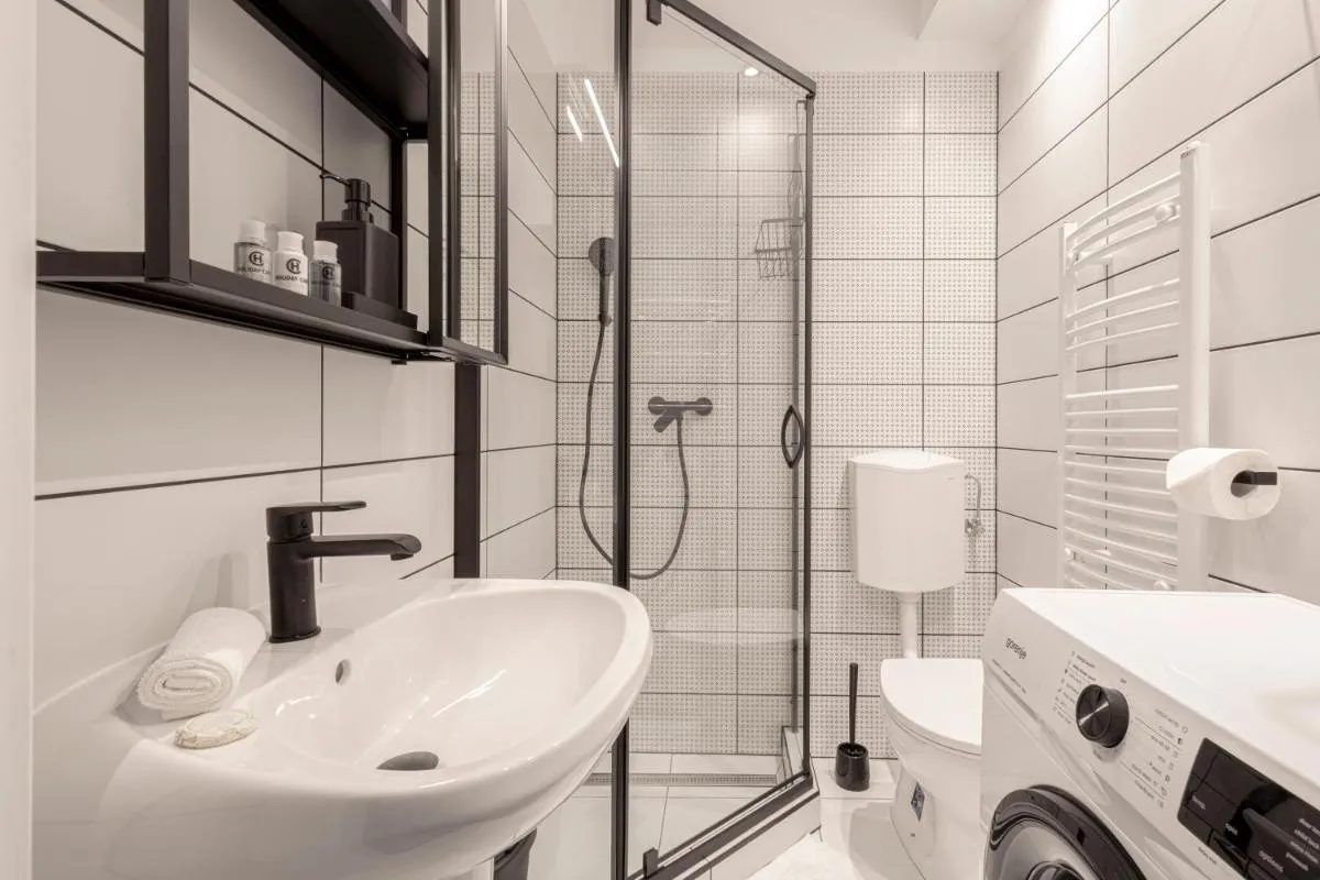 Image 2 of Naomi & Sophia Apartman