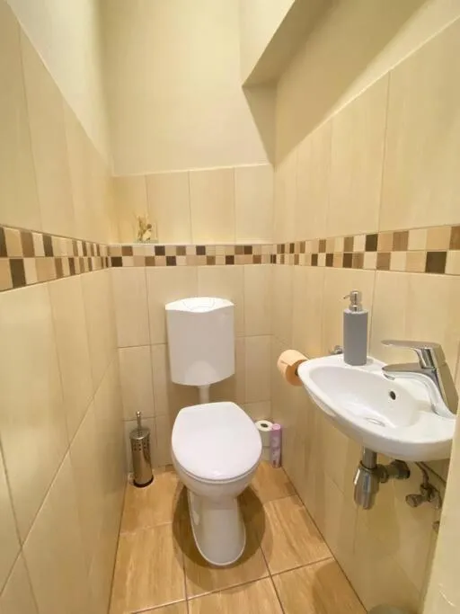 Image 6 of ORANGEHOMES One Bedroom Comfy Apartment