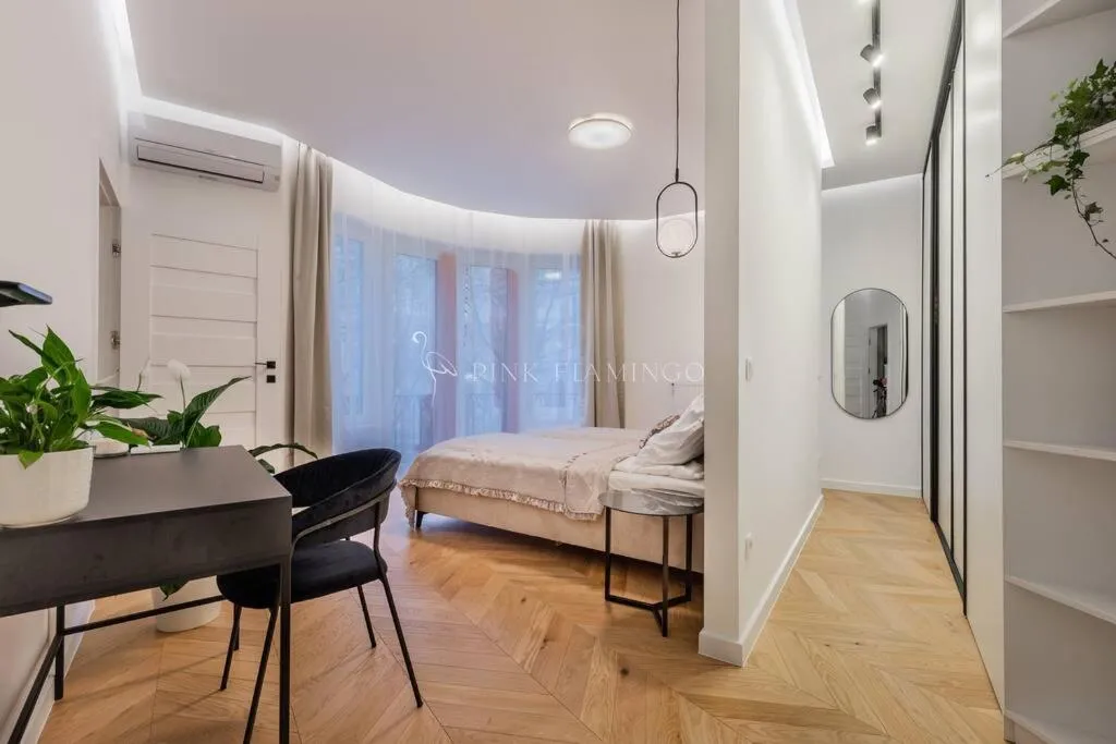 Image 1 of Pink Flamingo I Basilica Panorama