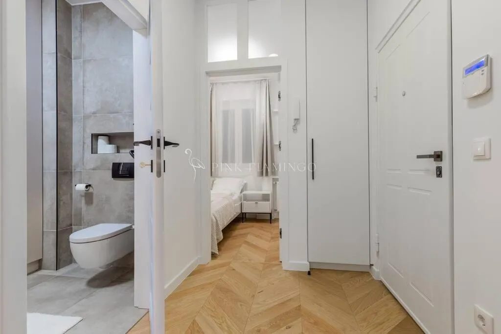 Image 2 of Pink Flamingo I Basilica Panorama