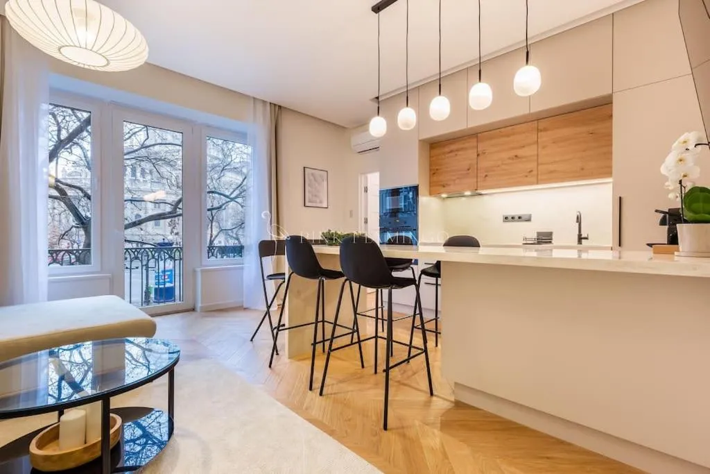 Image 3 of Pink Flamingo I Basilica Panorama