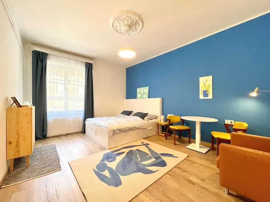 Image of Stray Birds Fashion Apartment with 2PPL/WIFI/AC