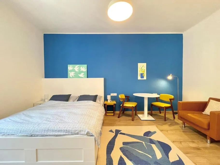 Image 1 of Stray Birds Fashion Apartment with 2PPL/WIFI/AC