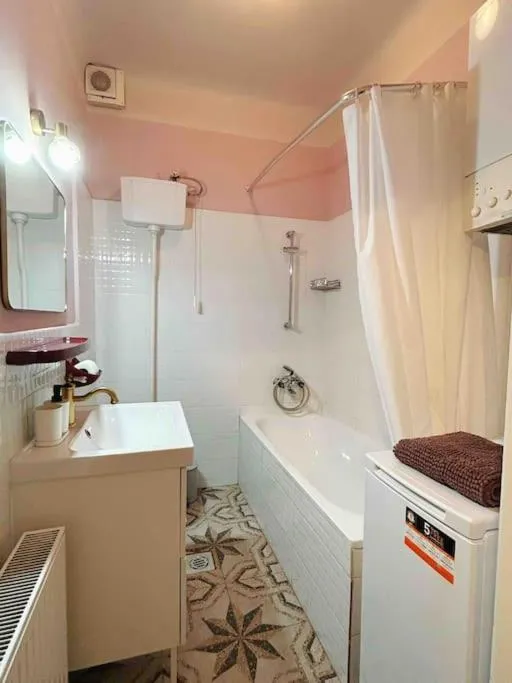 Image 6 of Stray Birds Fashion Apartment with 2PPL/WIFI/AC