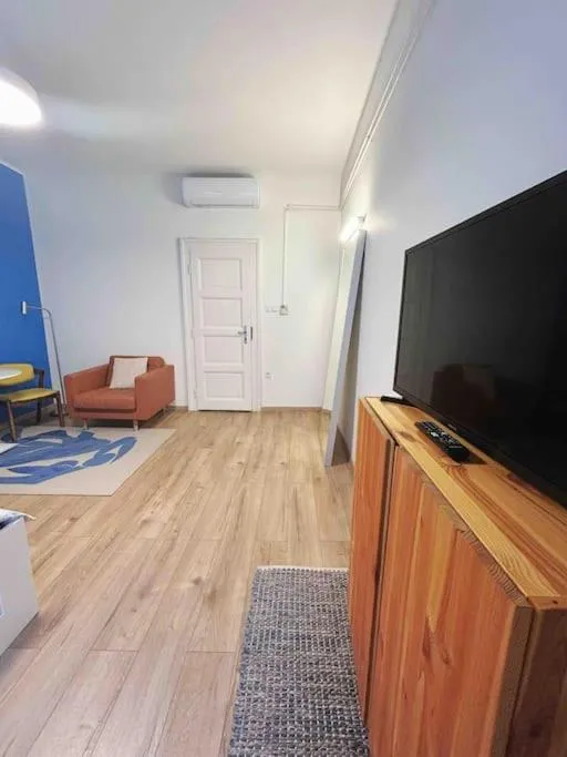 Image 4 of Stray Birds Fashion Apartment with 2PPL/WIFI/AC