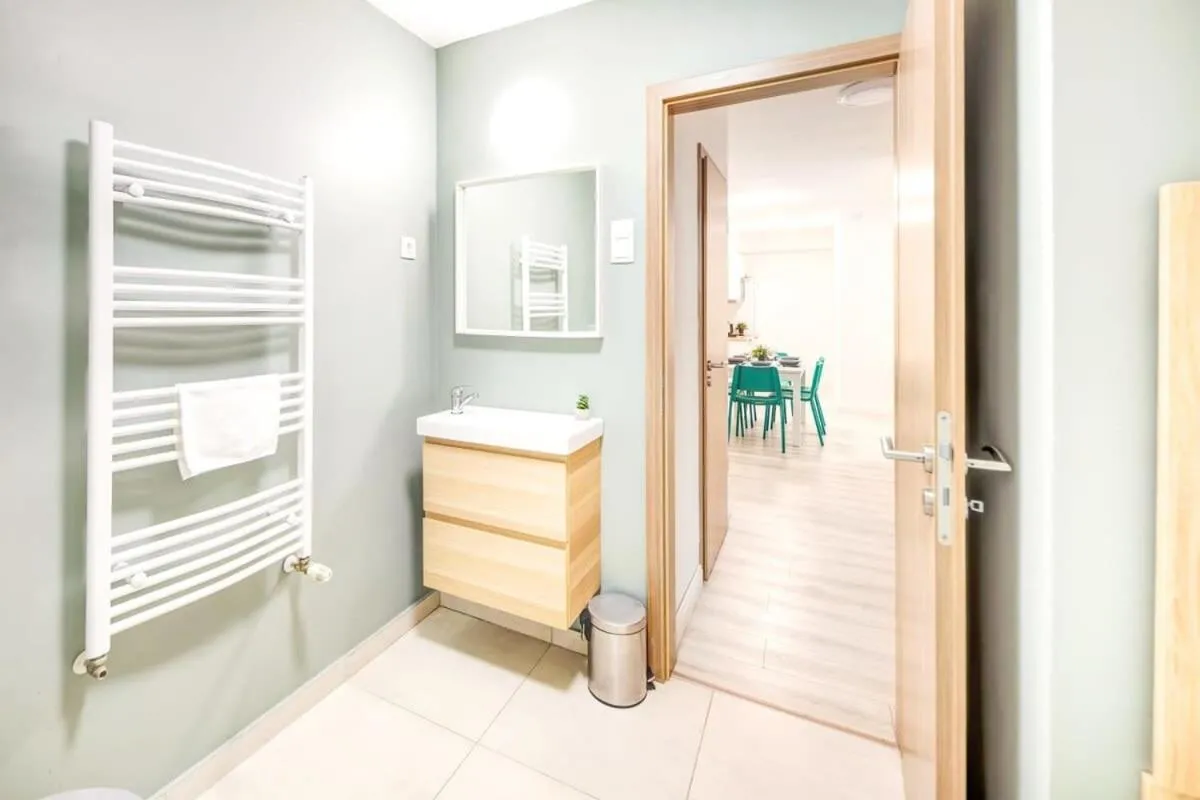 Image 2 of Very Central – Large and Quiet