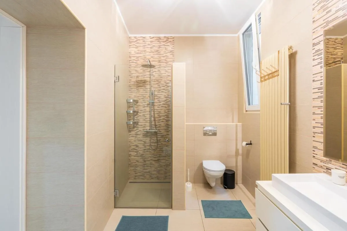 Image 2 of Vibrant and spacious downtown Budapest flat